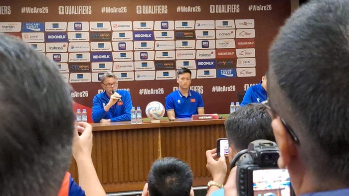 Pelatih Vietnam Philippe Troussier jelang laga melawan Indonesia.