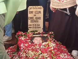 Ketegaran Keluarga Melepas Donny Kesuma