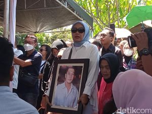 Eks Istri Lepas Kepergian Donny Kesuma: Insyaallah Dia Sudah Tenang Eks Istri Lepas Kepergian Donny Kesuma: Insyaallah Dia Sudah Tenang
