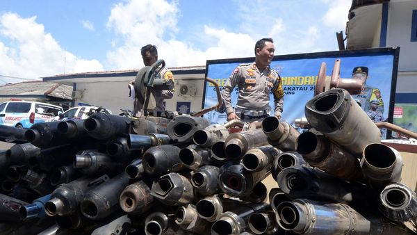 Ratusan Knalpot Brong Dimusnahkan di Lampung