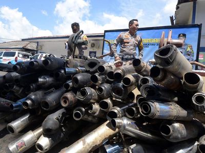 Ratusan Knalpot Brong Dimusnahkan di Lampung