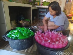 Omzet Melejit, Produsen Cendol Muntilan Panen Cuan di Bulan Ramadan