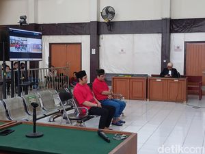 Dua Terdakwa Pembunuhan Adik Bupati Muratara Divonis Hukuman Mati Dua Terdakwa Pembunuhan Adik Bupati Muratara Divonis Hukuman Mati