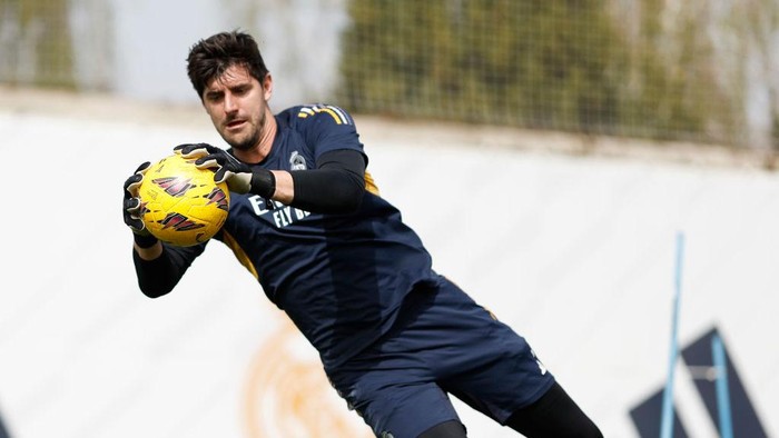 MADRID, SPAIN - MARCH 19: Thibaut Courtois player of Real Madrid is training at Valdebebas training ground on March 19, 2024 in Madrid, Spain.  (Photo by Antonio Villalba/Real Madrid via Getty Images)