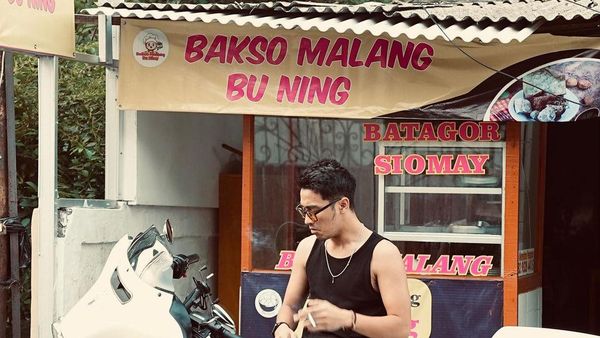 Potret Abidzar saat Motoran dan Mampir di Warung Bakso