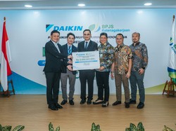DAIKIN Salurkan Rp 2,5 M untuk Program Perlindungan Pekerja Rentan