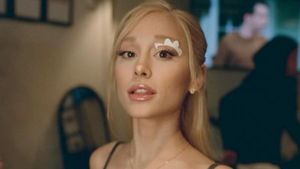 8 Foto Ariana Grande di Video We Cant Be Friends yang Viral Bikin Baper