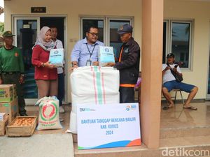 Warga Demak-Kudus Korban Banjir Bertahan di Pengungsian Hampir Sepekan Warga Demak-Kudus Korban Banjir Bertahan di Pengungsian Hampir Sepekan