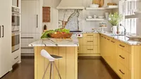 5 Inspirasi Dapur Warna Kuning Biar Tampak Lebih Hidup