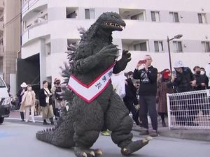 Saat Godzilla Jadi Polisi Sehari di Tokyo Saat Godzilla Jadi Polisi Sehari di Tokyo