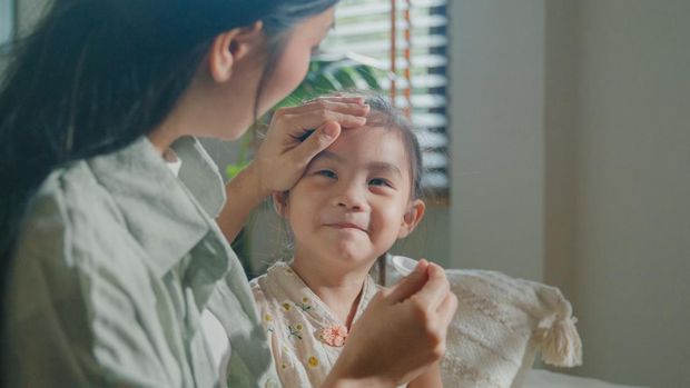 Ilustrasi Anak Minum Vitamin D