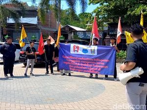 Mahasiswa Demo Kemenag Trenggalek, Kecam Aksi Cabul Pimpinan Ponpes