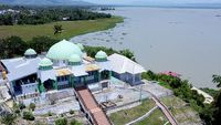 Kesejukan di Masjid Quba dengan Panorama Danau Limboto Gorontalo