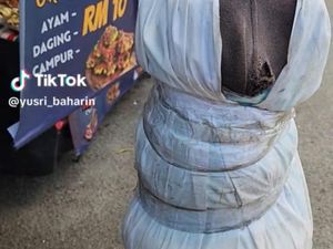 Cerita Yusri Jualan Pocong di Bazar Ramadan