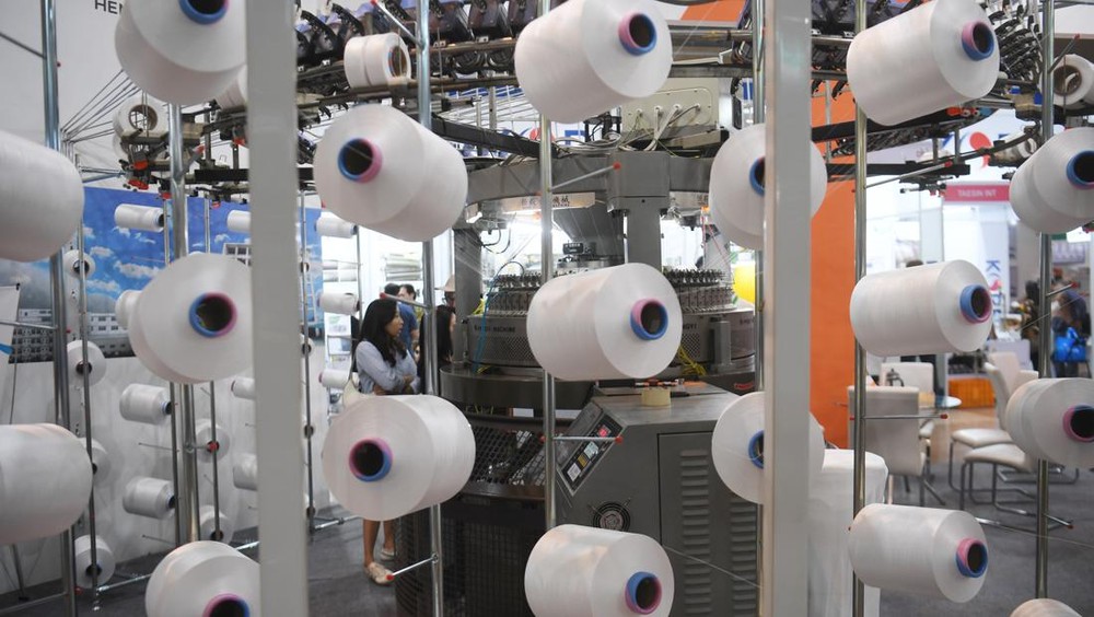 Gelombang Impor Hantam Industri Tekstil, Pabrik di Karawang Gulung Tikar