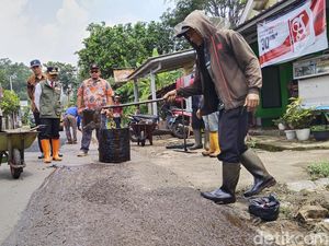 Perbaikan 50 Ruas Jalan Rusak di Kuningan Dikebut Jelang Mudik