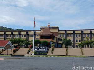 Video: Anggota DPR Dipolisikan gegara Diduga Pakai Dokumen Palsu Video: Anggota DPR Dipolisikan gegara Diduga Pakai Dokumen Palsu
