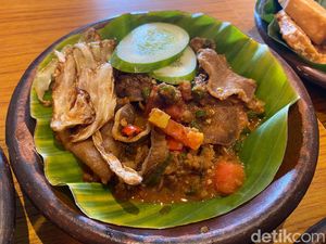 Bikin Jontor! Oseng Cumi dan Lidah di Sini Pedasnya Membara