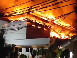 Detik-detik RS Gatoel di Kota Mojokerto Terbakar Hebat