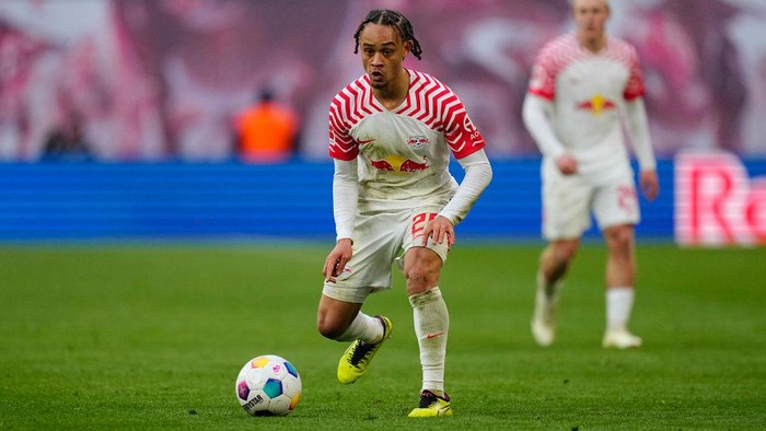 Xavi Simons LEIPZIG, GERMANY - MARCH 9: Xavi Simons of RB Leipzig controls the ball during the Bundesliga match between RB Leipzig and SV Darmstadt 98 at Red Bull Arena on March 9, 2024 in Leipzig, Germany. (Photo by Ulrik Pedersen/DeFodi Images via Getty Images)