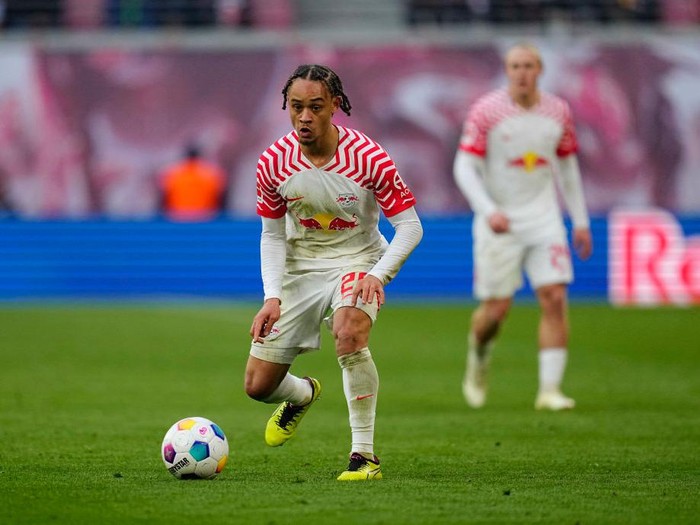 LEIPZIG, GERMANY - MARCH 9: Xavi Simons of RB Leipzig controls the ball during the Bundesliga match between RB Leipzig and SV Darmstadt 98 at Red Bull Arena on March 9, 2024 in Leipzig, Germany. (Photo by Ulrik Pedersen/DeFodi Images via Getty Images)