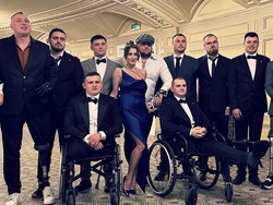 Galang Dana, Bintang Dewasa Ini Pemotretan Bareng Mantan Militer Difabel