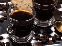 Aman Nggak Sih Minum Kopi di Malam Hari? Begini Penjelasannya
