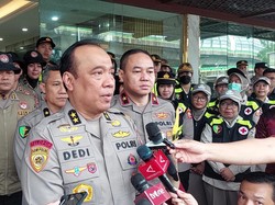 Polri Turunkan Tim Trauma Healing-Polwan Siaga Bantu Korban Banjir di Jateng