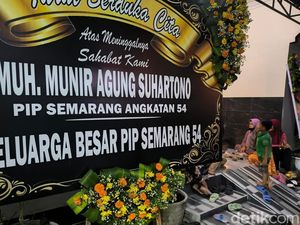 Tangis Istri Kala Dapat Kabar Agung Jadi Korban Kapal Terbalik di Jepang Tangis Istri Kala Dapat Kabar Agung Jadi Korban Kapal Terbalik di Jepang