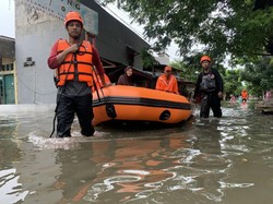 Banjir di Cilincing Capai 1,5 Meter, 340 Warga Diungsikan ke Rusun Embrio