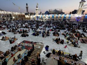 Berbuka Puasa di Masjid Sheikh Abdul Qadir al-Gailani Baghdad