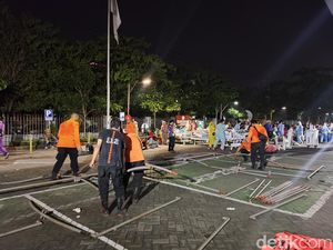 Imbas Gempa Tuban, 160 Pasien RS Unair Dievakuasi ke Area Parkiran Imbas Gempa Tuban, 160 Pasien RS Unair Dievakuasi ke Area Parkiran