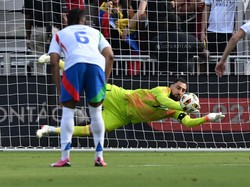 Donnarumma Kaget, Baru Tahu Rekor Penaltinya di Timnas Italia