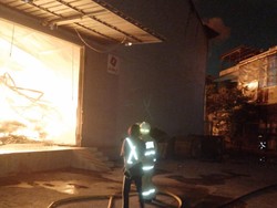 Gudang di Cengkareng Jakbar Terbakar, 85 Personel Damkar Dikerahkan