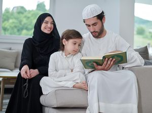 Kemuliaan Menuntut Ilmu dalam Islam Kemuliaan Menuntut Ilmu dalam Islam
