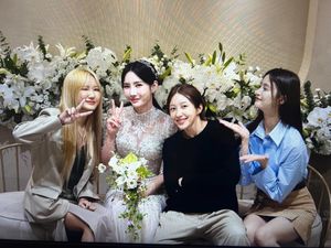 Gaya Kondangan Artis Korea Ini Jadi Kontroversi, Disebut Bak Tante-tante Gaya Kondangan Artis Korea Ini Jadi Kontroversi, Disebut Bak Tante-tante