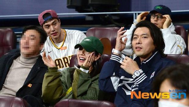 Momen Hyun Bin, Son Ye Jin, Lee Dong Wook, dan Gong Yoo nonton pertandingan baseball bareng