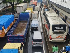 Daan Mogot Macet Parah Imbas Banjir, Lalin Stuck Hampir Satu Jam