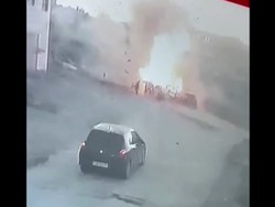 Momen Rudal Israel Hancurkan Mobil, 3 Warga Palestina Tewas