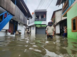 Pemprov DKI Terjunkan Ribuan Petugas hingga Pompa Air Tangani Banjir