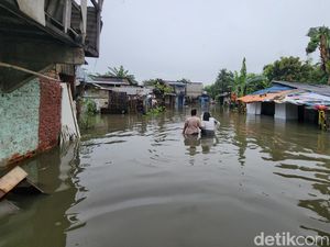 9 RT di Jakarta Barat Masih Kebanjiran, Ketinggian hingga 60 Cm