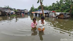 Kawasan Pemukiman di Cengkareng Terendam Banjir hingga 70 Cm