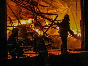 Dua Gudang di Cengkareng Ludes Terbakar