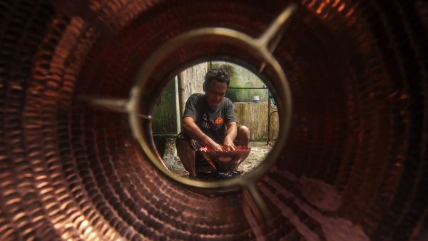 Mengintip Pembuatan Kerajinan Tembaga di Boyolali