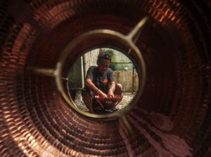 Mengintip Pembuatan Kerajinan Tembaga di Boyolali Mengintip Pembuatan Kerajinan Tembaga di Boyolali