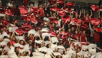 Asa dari tribun mengalir deras ke sejumlah pemain Timnas hingga membuat Vietnam keok.