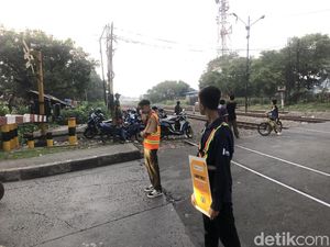 Cerita Edan Sepur, Edukasi Pengendara Nakal di Perlintasan Kereta Cerita Edan Sepur, Edukasi Pengendara Nakal di Perlintasan Kereta