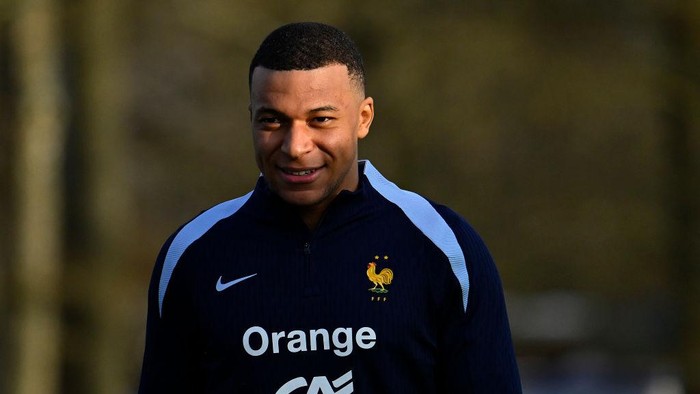 CLAIREFONTAINE-EN-YVELINES, FRANCE - MARCH 19: Kylian Mbappe looks on during a France training session as part of the French national teams preparation for upcoming friendly football matches at Centre National du Football on March 19, 2024 in Clairefontaine-En-Yvelines, France. (Photo by Aurelien Meunier/Getty Images)