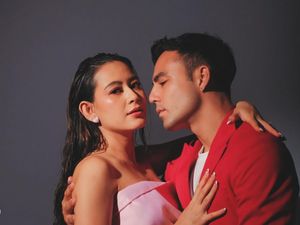 7 Foto Laura Theux Maternity Shoot Sekaligus Gender Reveal, Simpel & Elegan