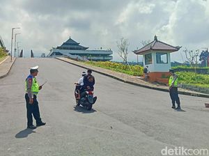 Cegah Kemacetan, Polres Karangasem Lakukan Rekayasa Lalin menuju Pura Besakih Cegah Kemacetan, Polres Karangasem Lakukan Rekayasa Lalin menuju Pura Besakih